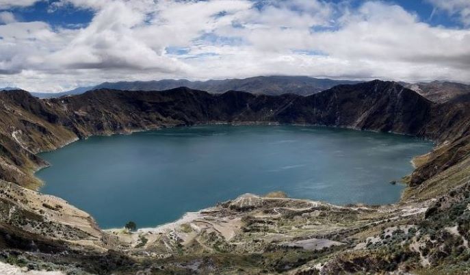 HIKING THE AVENUE OF VOLCANOES - Enjoying Ecuador TravelEnjoying ...